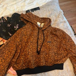 Levis cropped leopard hoodie